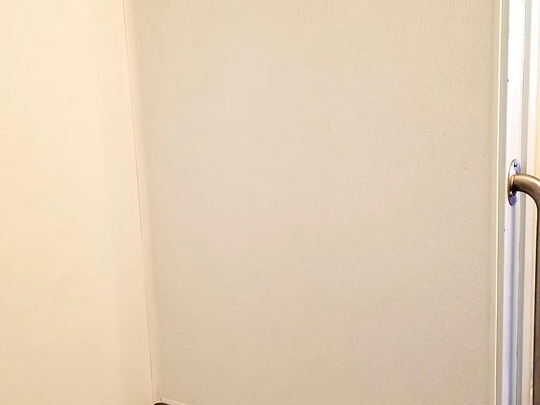 Hall Bath Tub/Shower