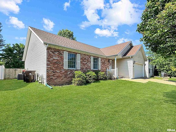 3rd image of 4120 W Carrousel Ln