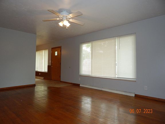 3rd image of 8633 Traphagen St NW