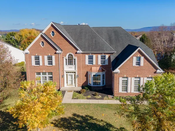 19242 Sharon Dr, Hagerstown, MD 21742