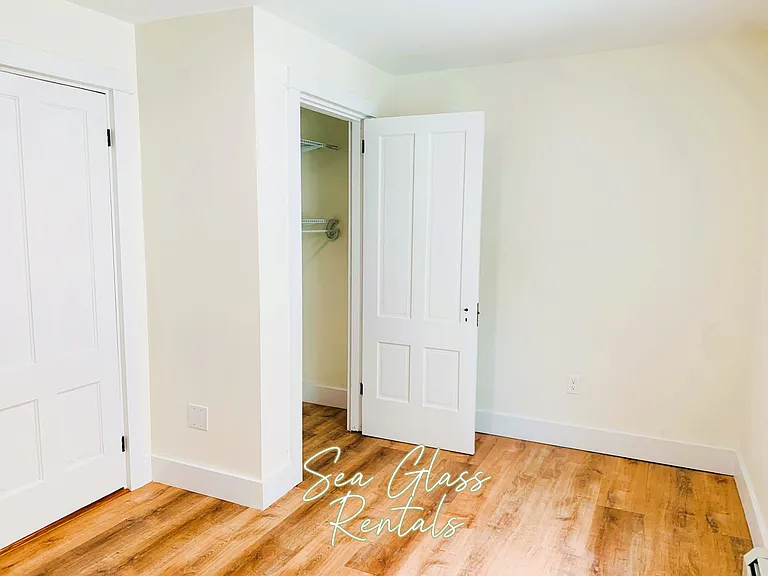 Oak St — Photo 15