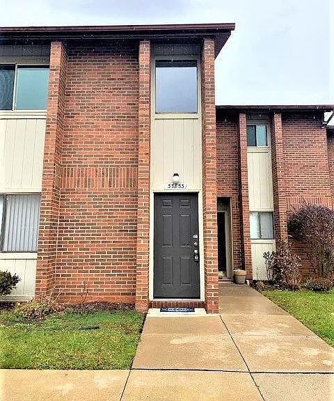 33853 Pondview Cir #23 — Photo 1