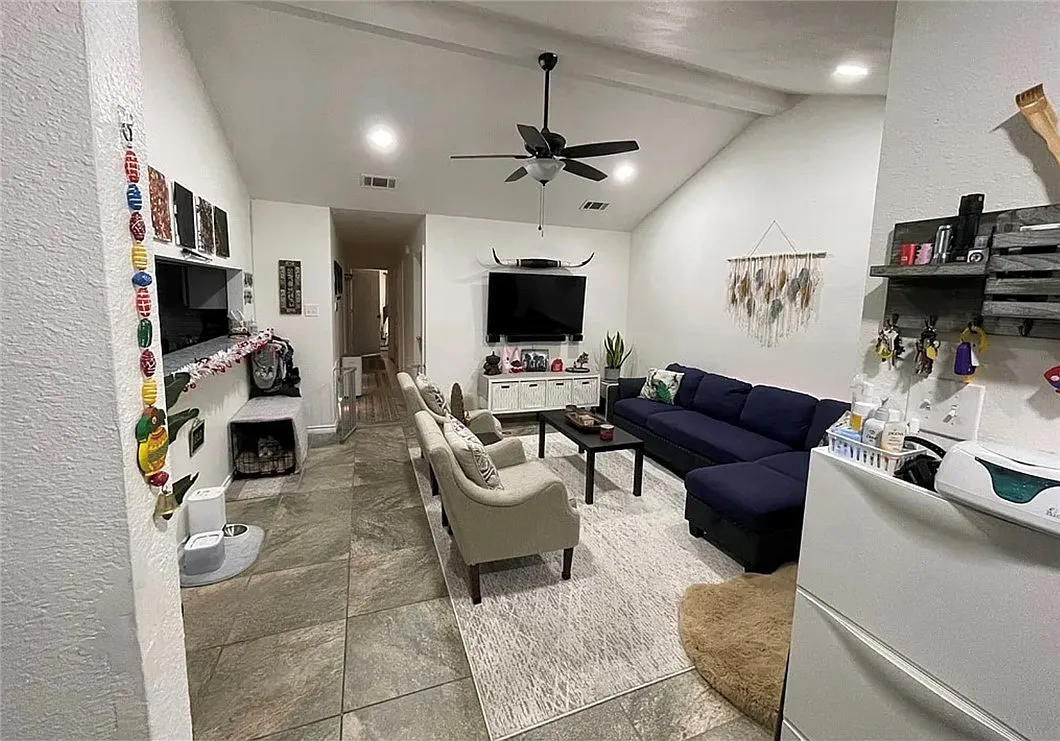 3 bed, 1350 sqft, $1,550 — Photo 2