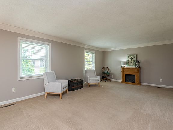 3rd image of 724 Eblen Cir