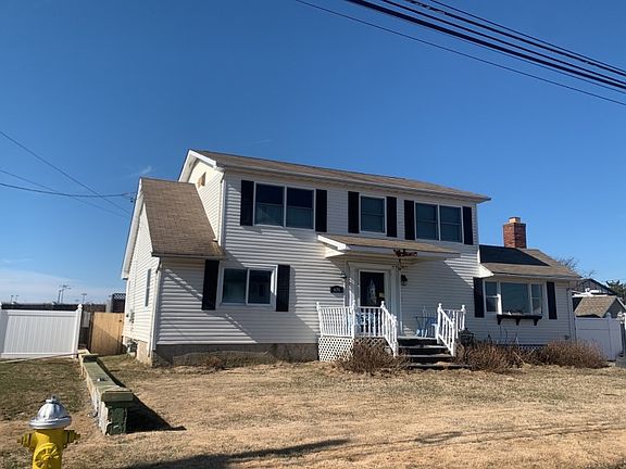 3rd image of 476 West Dr