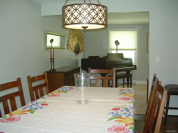 4th image of 1010 E Robinson St