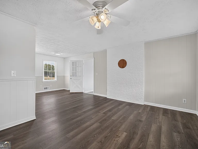 2591 Doc Hughes Rd — Photo 13