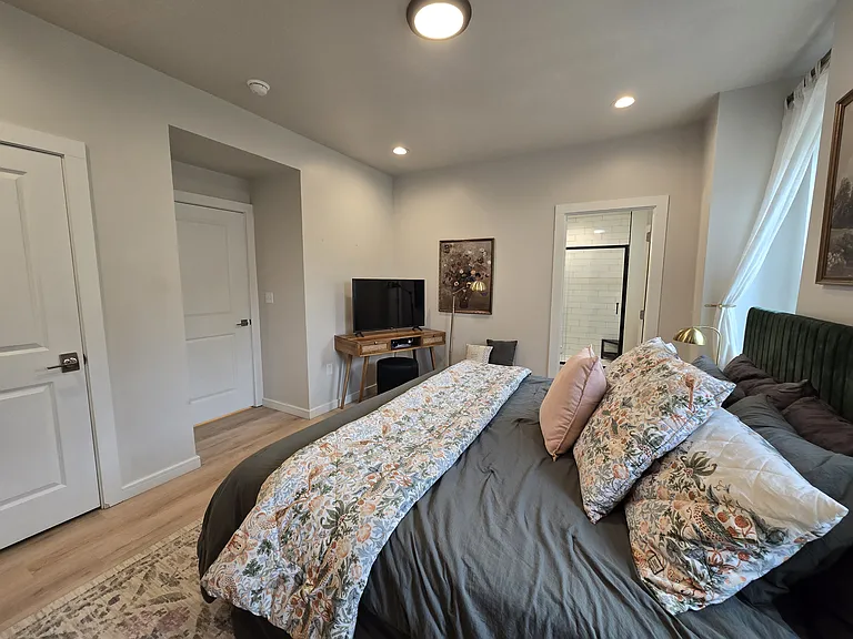 700 N Taylor Ave #2 — Photo 32