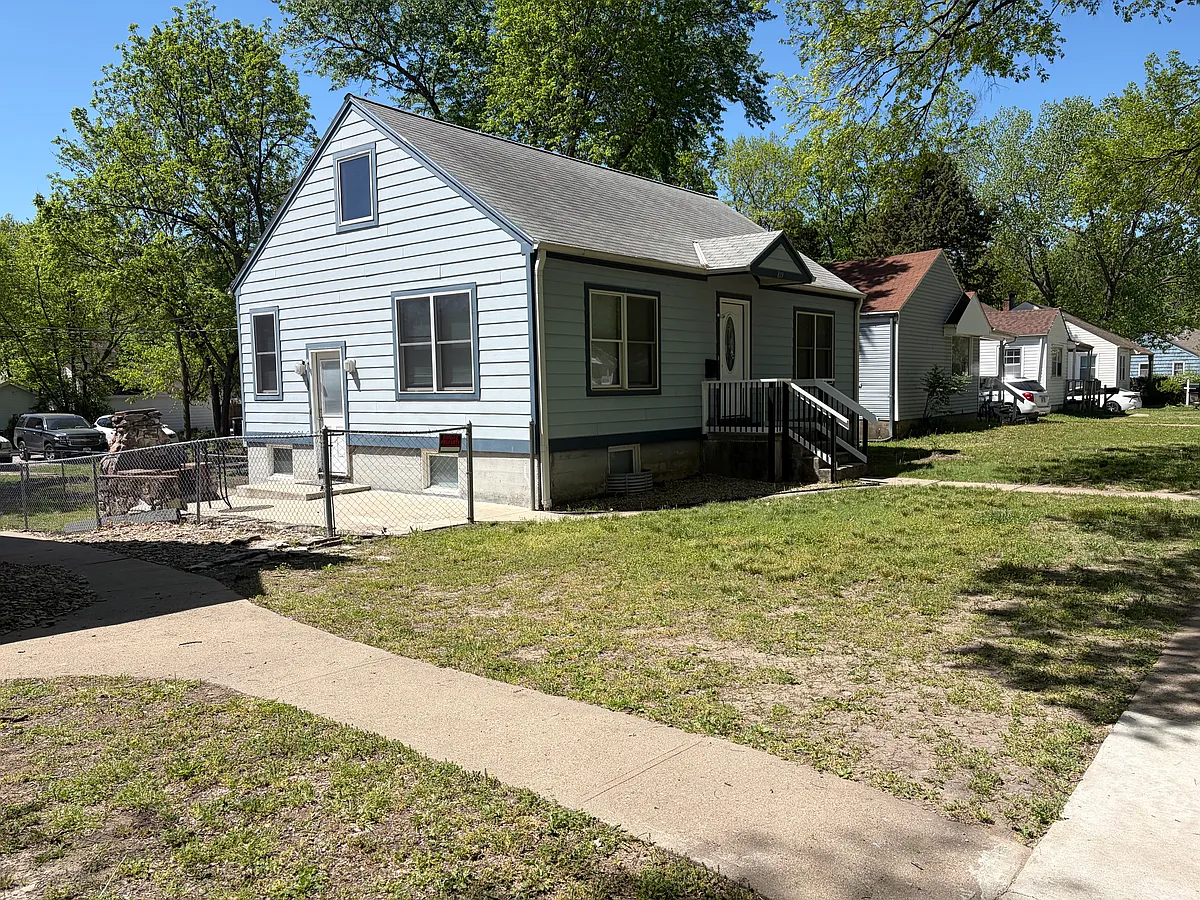 Building Photo - 819 Ratone St
