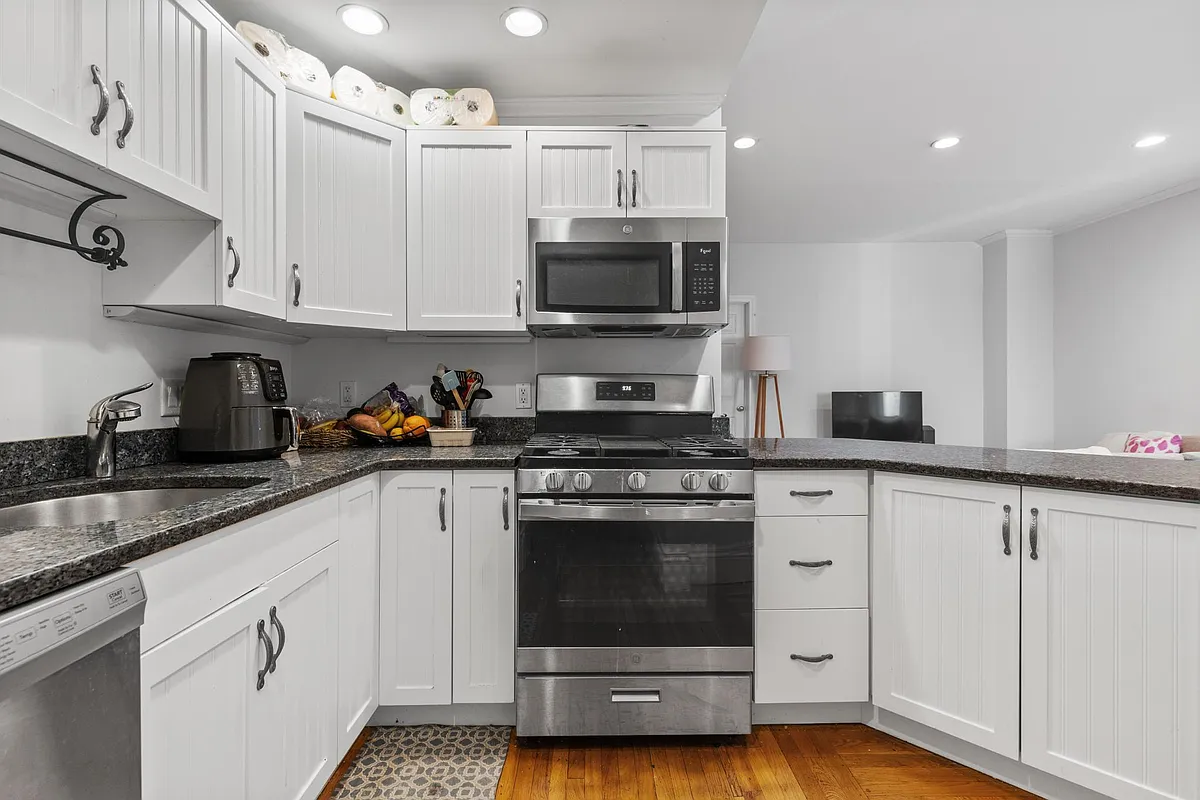 Building Photo - 536 E 4th St #2