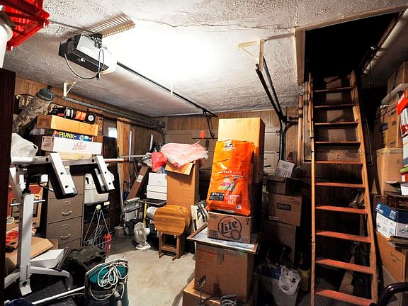 5th image of 1401 N Lafayette Dr