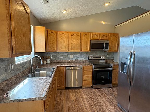 3rd image of 118 Summerfield Dr