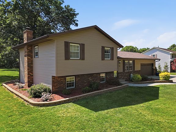4th image of 1665 Hill Dr