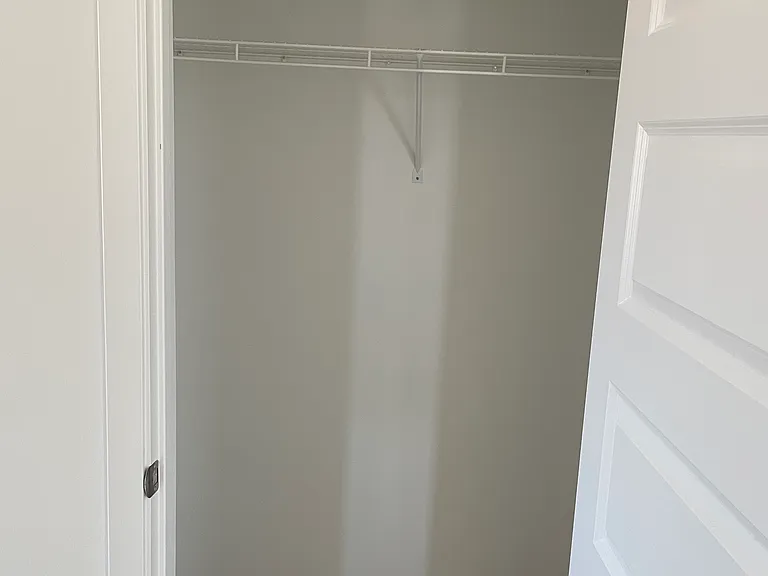 532 Lincoln Cir W — Photo 30
