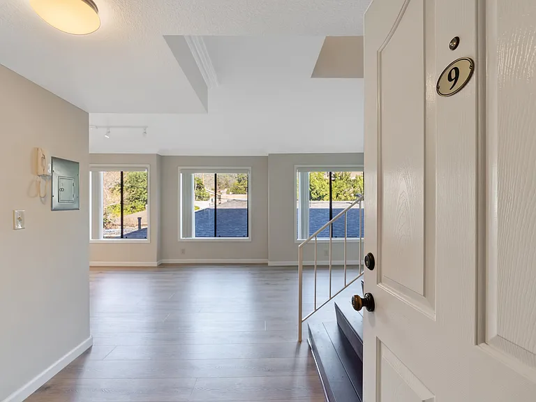 1243 Virginia Ave #9 — Photo 2