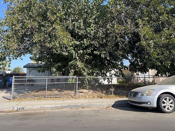 3rd image of 3424 Caldwell Dr