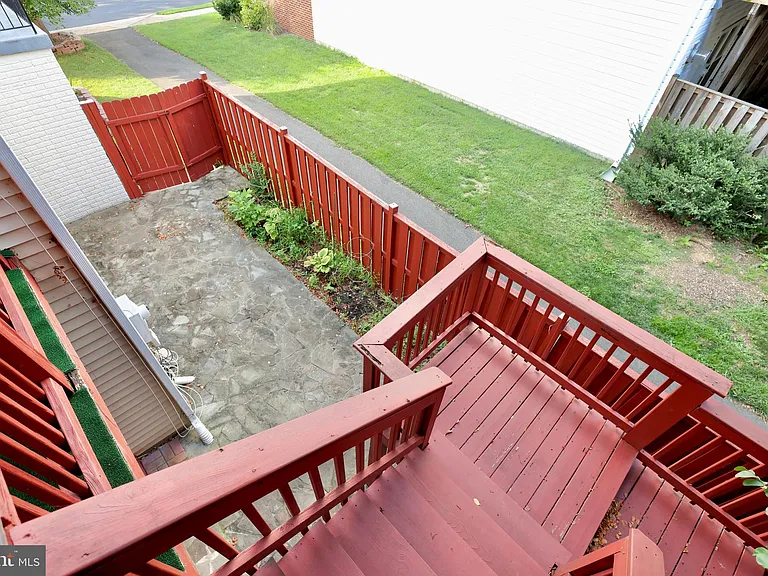 6633 Creek Point Way — Photo 34