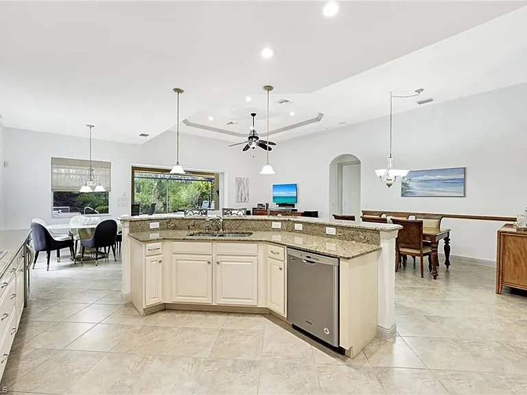 7655 Martino Cir — Photo 11