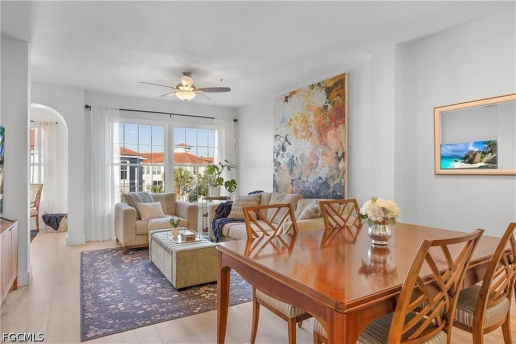 3 bed, 2.0 bath, 1355 sqft, $2,000 — Photo 4