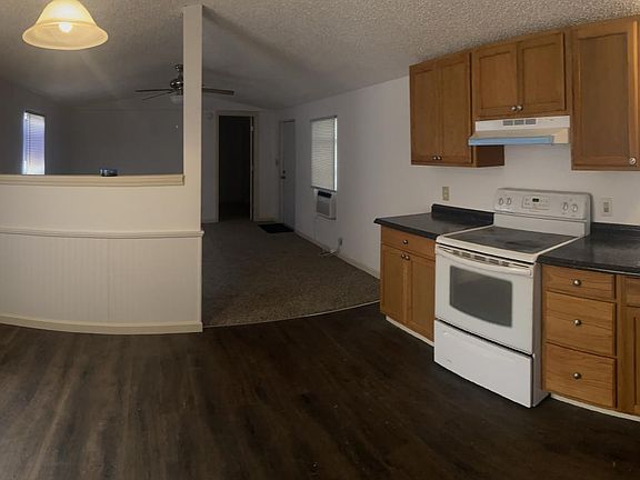 Kitchen/ dining combo