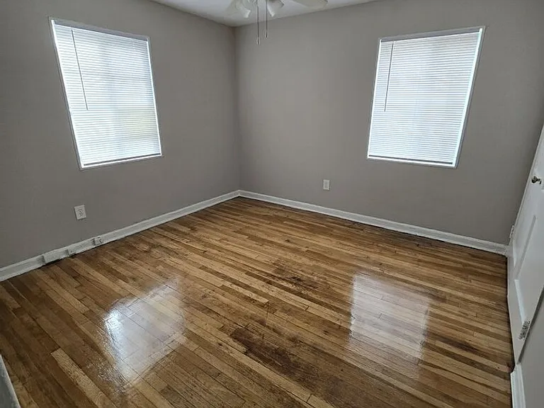405 Division Ave NE — Photo 8