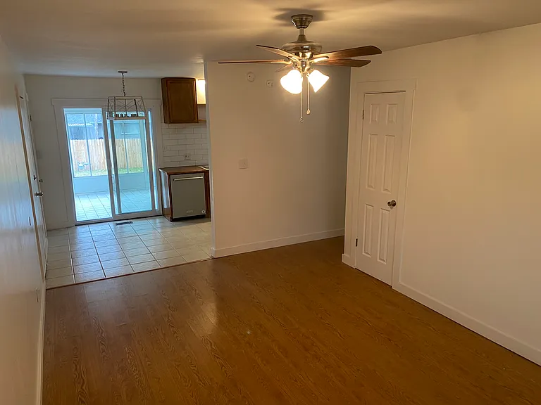 413 S Hickory Ave — Photo 5