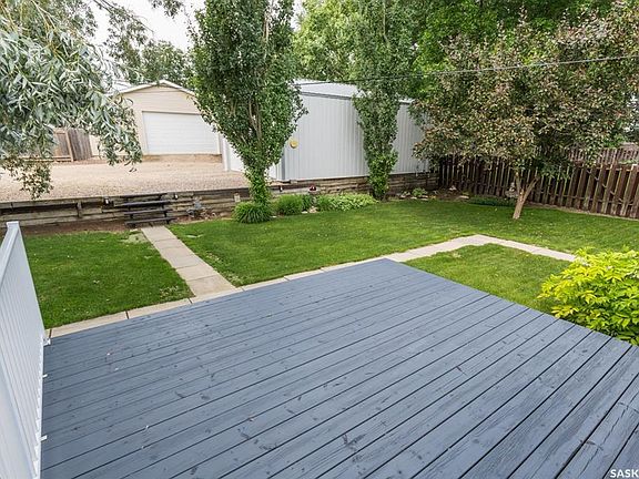5th image of 729 Saskatchewan AVENUE