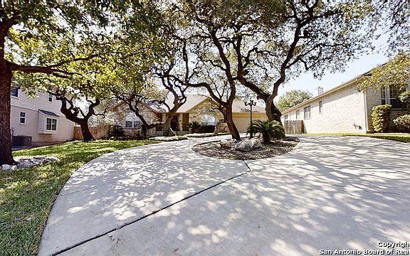 3rd image of 1616 Santa Fe Trail Dr