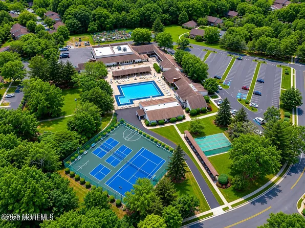 125 Amberly Drive #F, Manalapan, NJ 07726