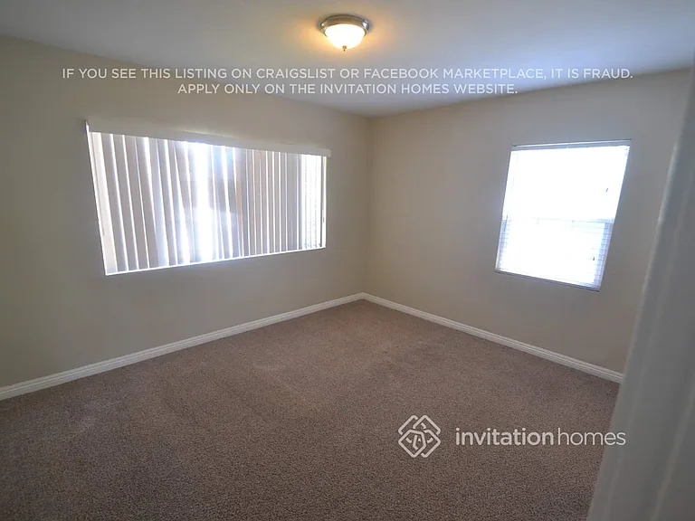 10307 Doty Ave — Photo 8