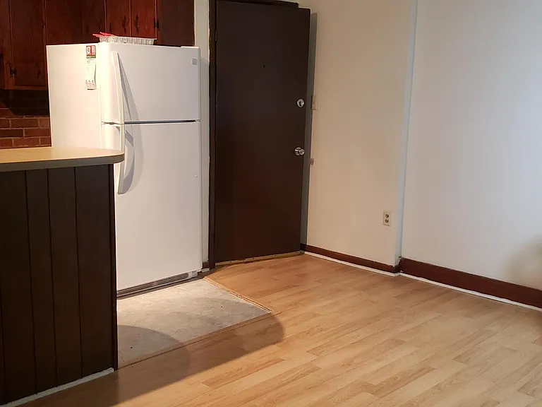 11 S Pitt St #3 — Photo 1