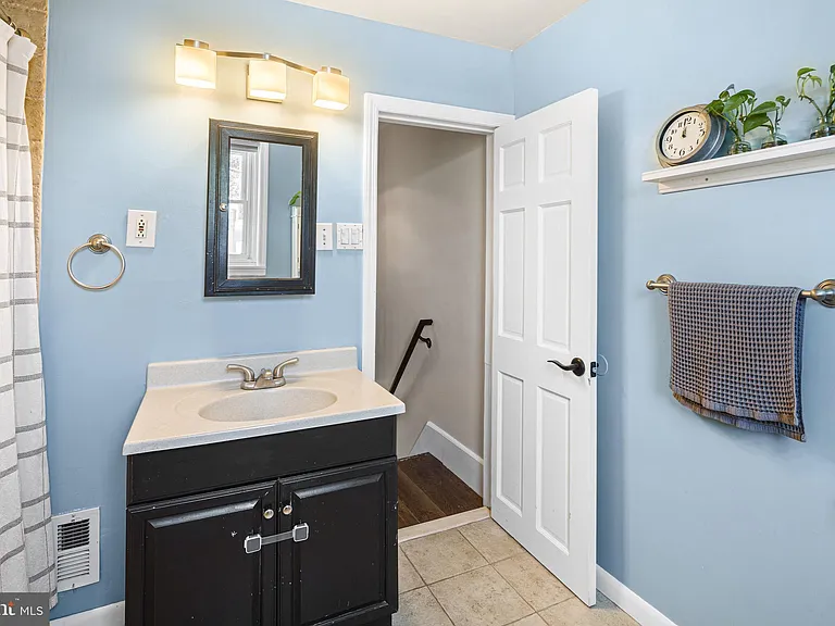 880 N Myrtlewood St — Photo 16
