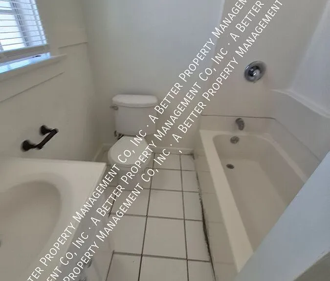1144 Gladys Ave — Photo 3