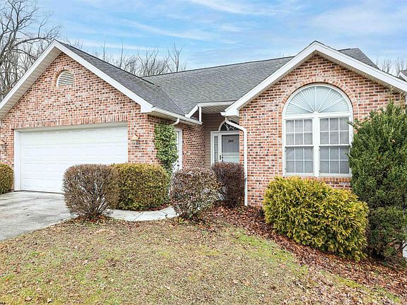 3rd image of 105 Cobblestone Cir
