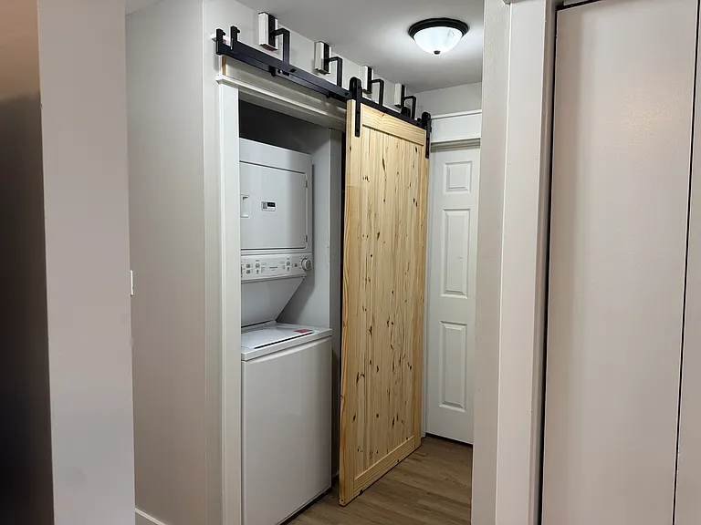 312 E Staat St #312 — Photo 10