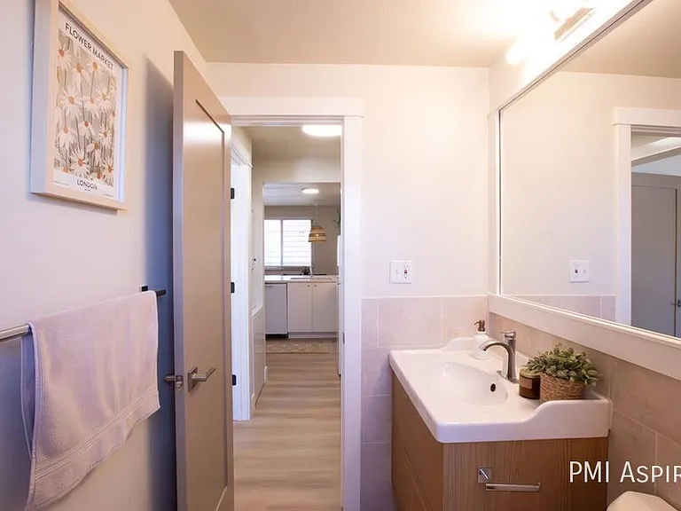 1335 N Gaylord St #102 — Photo 14
