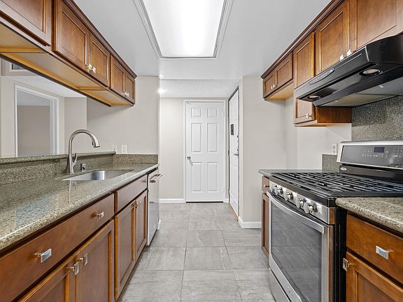 3rd image of 730 S Oxford Ave APT 202
