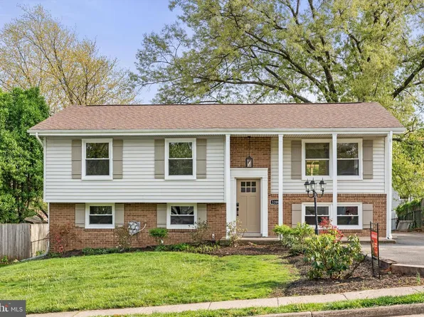 1208 E Iberia Rd, Sterling, VA 20164