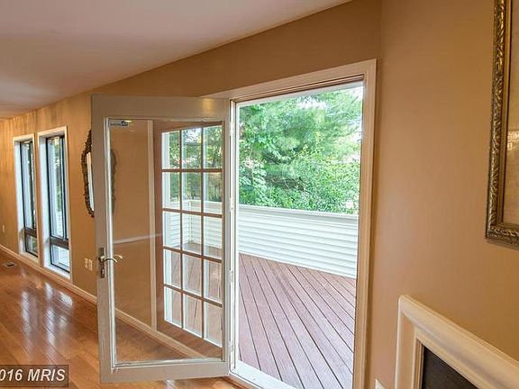 4th image of 9767 Lake Shore Dr