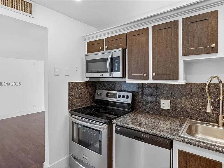 20335 W Country Club Dr #502 — Photo 9