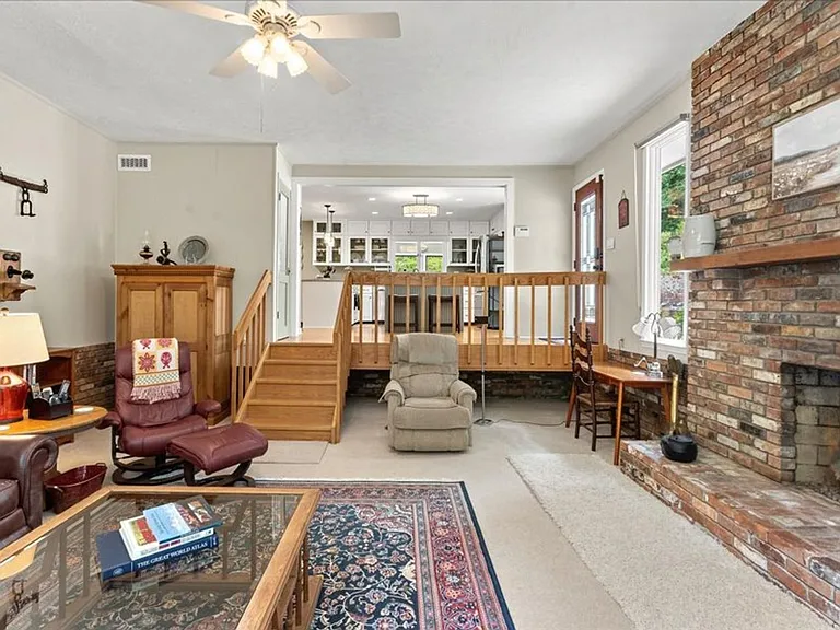 1050 Illahee Rd — Photo 4