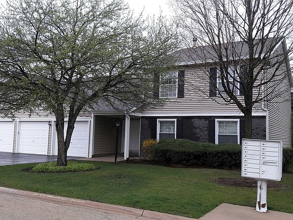 3rd image of 320 Newport Ln APT B1