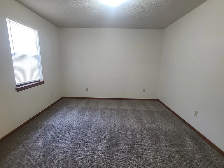 173 NW Zaun Ave — Photo 7