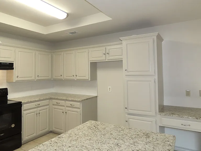 705 Kelli — Photo 14