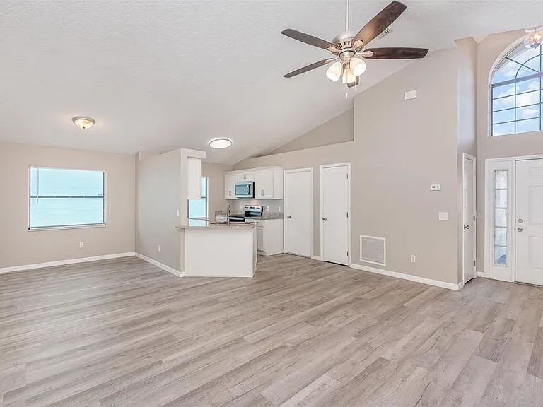 3846 Long Grove Ln — Photo 7