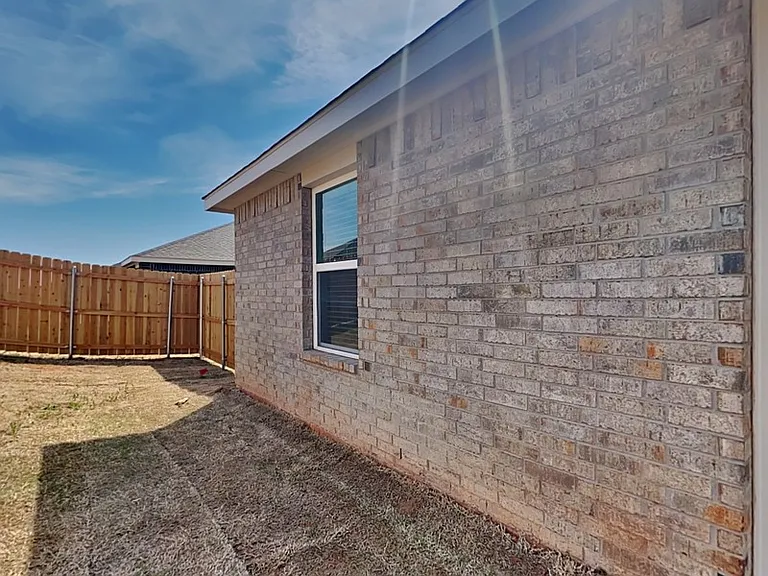 501 Saint Charles Pl — Photo 17