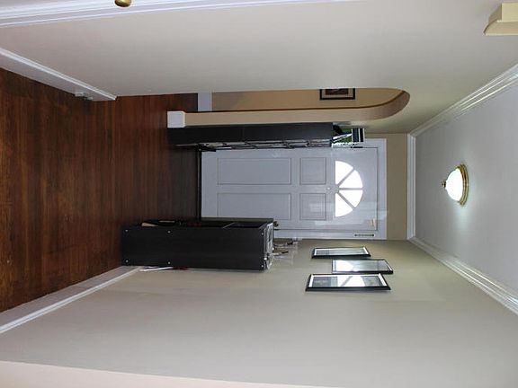 2nd image of 839 E Columbus St