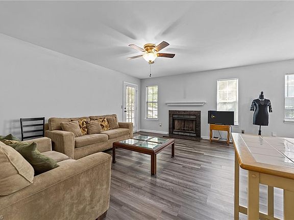 2nd image of 729 Shelby Dr APT B