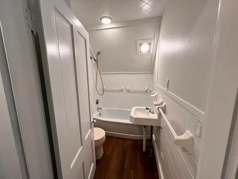 400 Court St #2 — Photo 9