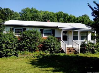 760 Greys Point Rd, Topping, VA 23169